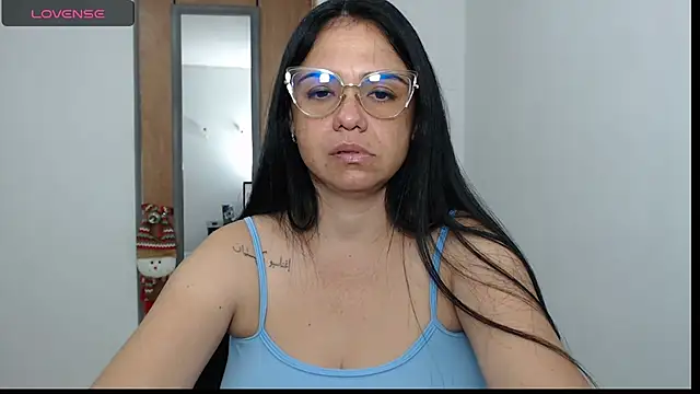 Snapshot of selena_ferri chatting on 12/20/25, 10:50 selena ferri online show from 12/20/25, 10:50