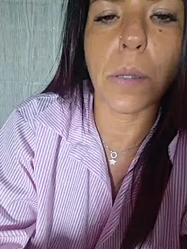 Snapshot of allyson22andy chatting on 12/15/25, 01:10 allyson22andy online show from 12/15/25, 01:10