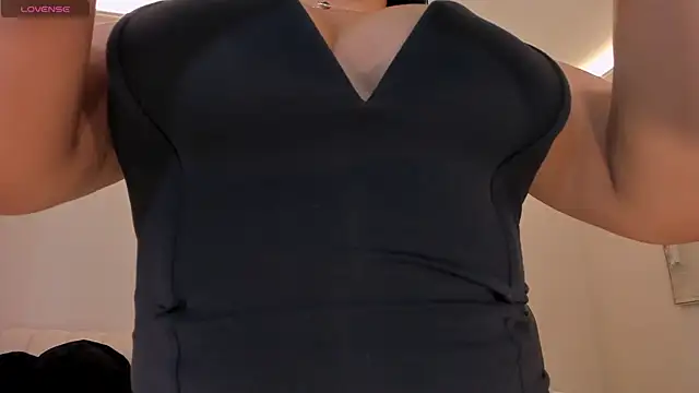 MiaRoberts1 online show from 07/04/26, 01:06