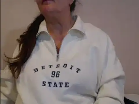 Hottie-Mom online show from 01/04/25, 06:30