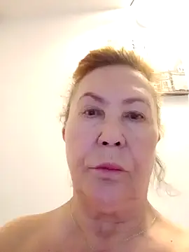 Hottie-Mom online show from 04/19/26, 07:29