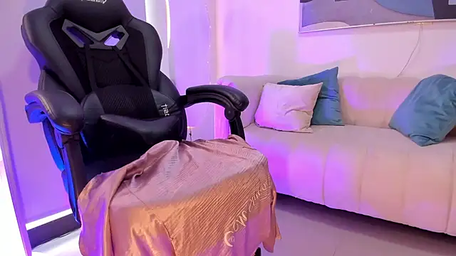 SaraParker  online show from 02/18/25, 06:37