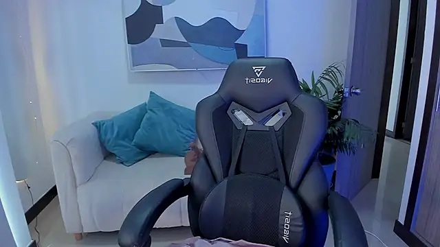 SaraParker  online show from 03/18/25, 06:37