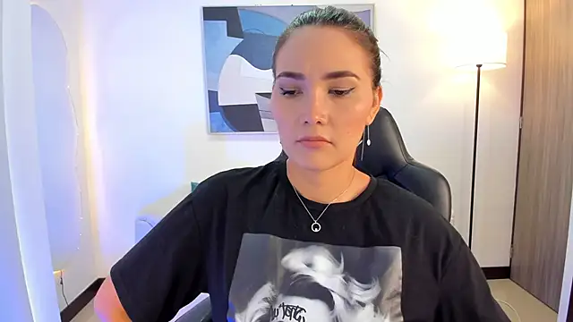 SaraParker  online show from 10/31/25, 04:08