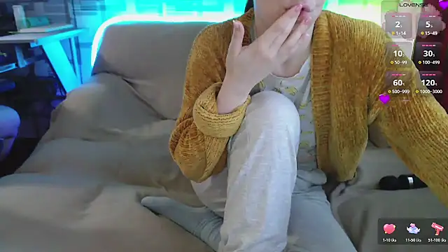 Snapshot of CamBugsBunny chatting on 02/27/26, 12:27 CamBugsBunny online show from 02/27/26, 12:27