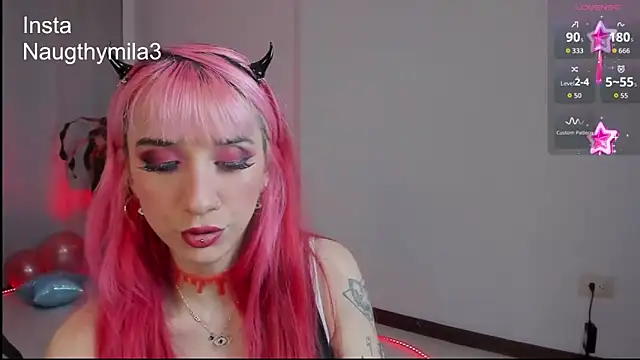 Snapshot of Sky_dominika_ chatting on 11/18/25, 01:22 Sky dominika online show from 11/18/25, 01:22