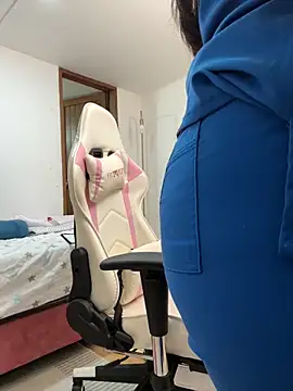 Snapshot of nurse_becky chatting on 12/30/24, 11:06 nurse becky online show from 12/30/24, 11:06