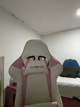 Snapshot of nurse_becky chatting on 01/10/25, 12:38 nurse becky online show from 01/10/25, 12:38