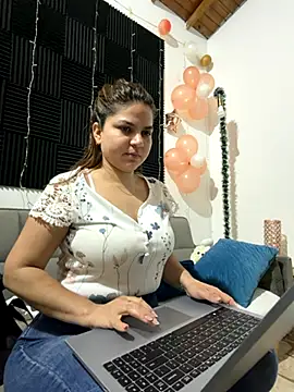 Snapshot of nurse_becky chatting on 12/01/25, 11:10 nurse becky online show from 12/01/25, 11:10