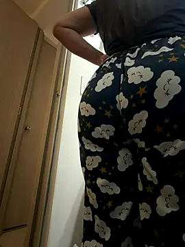 Snapshot of nurse_becky chatting on 12/14/25, 02:55 nurse becky online show from 12/14/25, 02:55