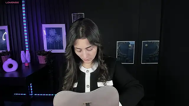 KylieMellow online show from 02/05/25, 05:20