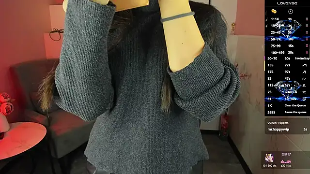 Snapshot of KylieMellow chatting on 12/17/25, 05:24 KylieMellow online show from 12/17/25, 05:24