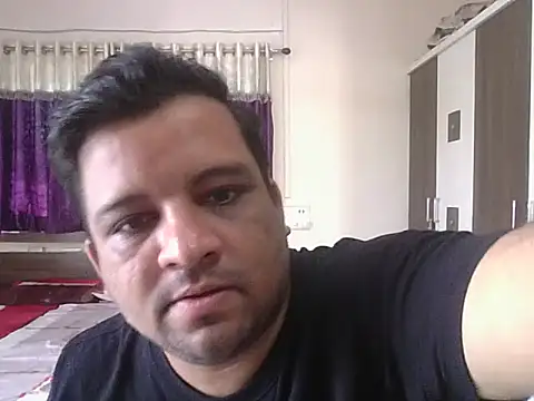 Snapshot of dhruv_love chatting on 10/06/25, 04:10 dhruv love online show from 10/06/25, 04:10