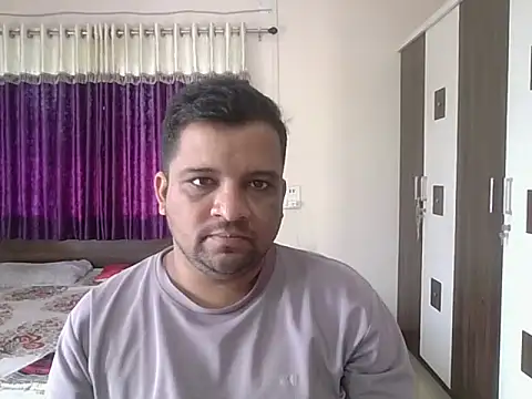 Snapshot of dhruv_love chatting on 10/17/25, 04:04 dhruv love online show from 10/17/25, 04:04