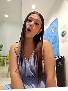 Snapshot of Alyshanon18 chatting on 01/02/25, 12:45 Alyshanon18 online show from 01/02/25, 12:45