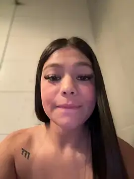 Snapshot of Alyshanon18 chatting on 01/10/25, 09:23 Alyshanon18 online show from 01/10/25, 09:23