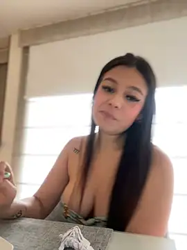 Snapshot of Alyshanon18 chatting on 02/22/25, 08:42 Alyshanon18 online show from 02/22/25, 08:42