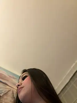 Snapshot of Alyshanon18 chatting on 02/27/25, 03:04 Alyshanon18 online show from 02/27/25, 03:04