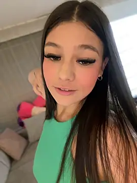 Snapshot of Alyshanon18 chatting on 02/28/25, 09:44 Alyshanon18 online show from 02/28/25, 09:44