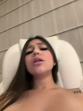 Snapshot of Alyshanon18 chatting on 03/01/25, 05:38 Alyshanon18 online show from 03/01/25, 05:38