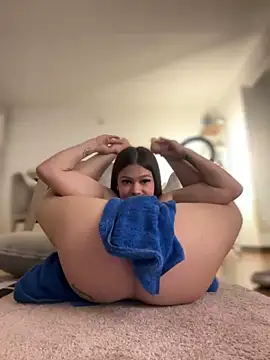 Snapshot of Alyshanon18 chatting on 03/08/25, 02:55 Alyshanon18 online show from 03/08/25, 02:55