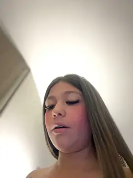 Snapshot of Alyshanon18 chatting on 03/20/25, 12:08 Alyshanon18 online show from 03/20/25, 12:08