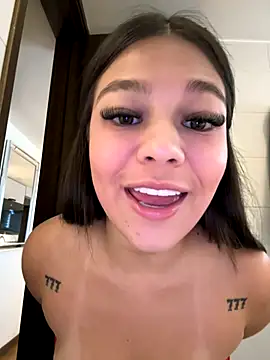 Snapshot of Alyshanon18 chatting on 11/22/25, 07:57 Alyshanon18 online show from 11/22/25, 07:57