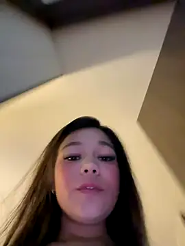 Alyshanon18 online show from 01/08/26, 04:15