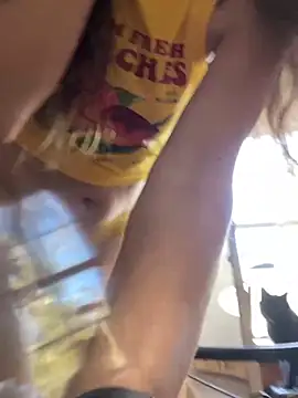 Snapshot of KittyWhispers chatting on 01/15/25, 04:32 KittyWhispers online show from 01/15/25, 04:32