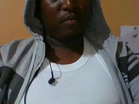 Snapshot of honeyswit chatting on 10/02/25, 02:24 honeyswit online show from 10/02/25, 02:24