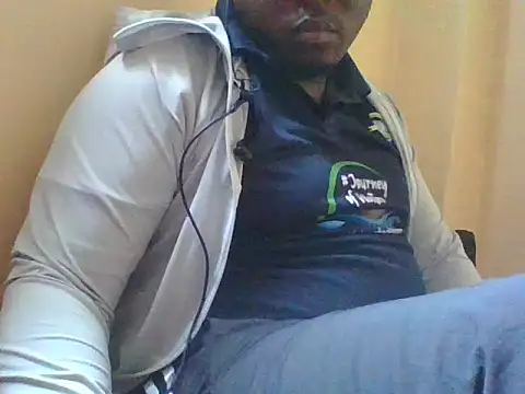 Snapshot of honeyswit chatting on 10/04/25, 12:03 honeyswit online show from 10/04/25, 12:03