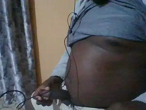 Snapshot of honeyswit chatting on 10/14/25, 10:10 honeyswit online show from 10/14/25, 10:10