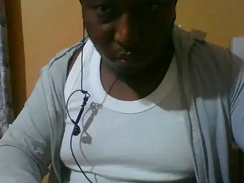 Snapshot of honeyswit chatting on 10/18/25, 09:37 honeyswit online show from 10/18/25, 09:37