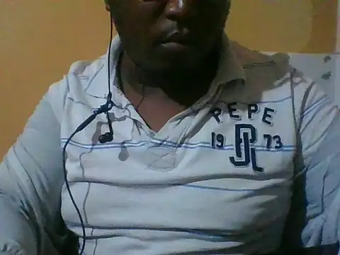 Snapshot of honeyswit chatting on 10/28/25, 09:17 honeyswit online show from 10/28/25, 09:17