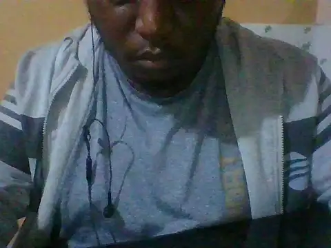 Snapshot of honeyswit chatting on 11/06/25, 11:37 honeyswit online show from 11/06/25, 11:37