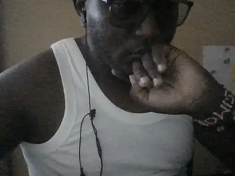 Snapshot of honeyswit chatting on 11/16/25, 01:06 honeyswit online show from 11/16/25, 01:06