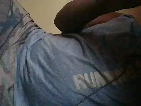 Snapshot of honeyswit chatting on 12/19/25, 12:23 honeyswit online show from 12/19/25, 12:23