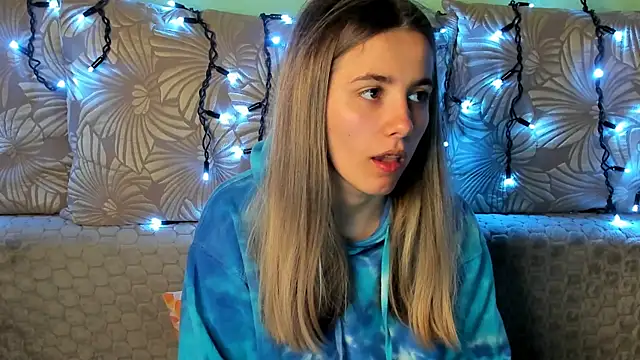 MaggieCake online show from 10/27/25, 03:10