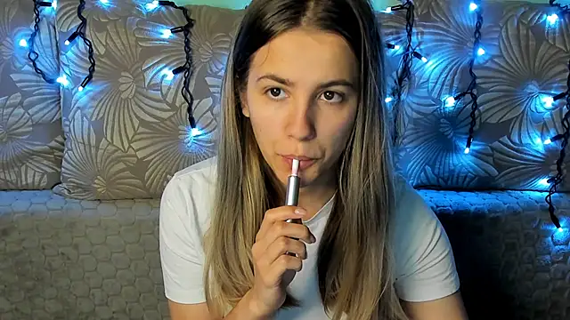 MaggieCake online show from 12/03/25, 05:26