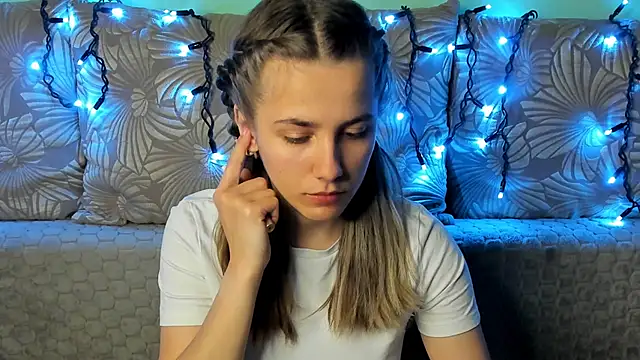 MaggieCake online show from 12/04/25, 12:09