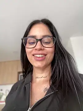 LaraHenao online show from 03/05/25, 04:13