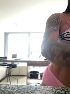 LaraHenao online show from 02/12/26, 02:12