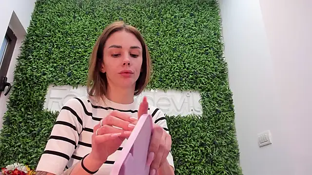 realhotfallingdevil online show from 04/23/26, 04:46