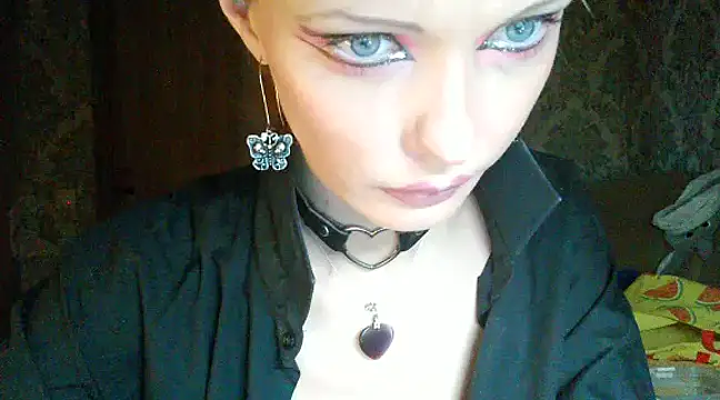 Snapshot of WildMissNiks chatting on 12/06/24, 11:22 WildMissNiks online show from 12/06/24, 11:22