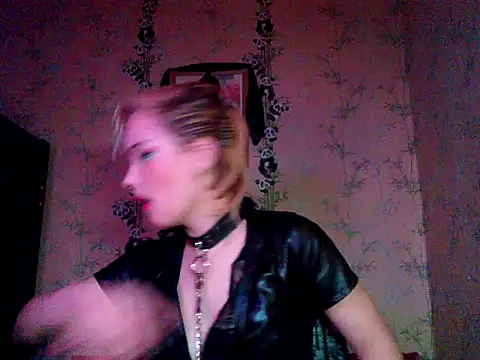 Snapshot of WildMissNiks chatting on 11/11/25, 08:58 WildMissNiks online show from 11/11/25, 08:58