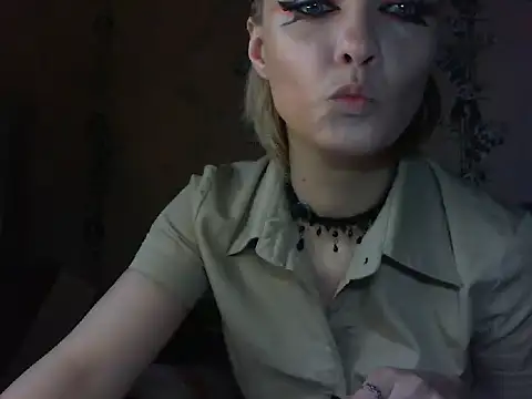 Snapshot of WildMissNiks chatting on 05/13/26, 06:11 WildMissNiks online show from 05/13/26, 06:11