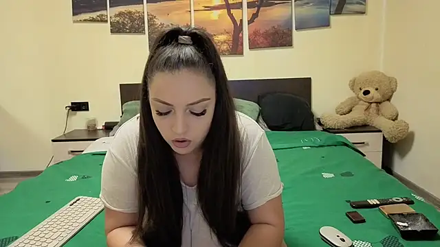 adelline online show from 04/06/26, 08:54