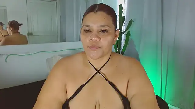 Snapshot of Selenna01 chatting on 02/02/25, 12:35 Selenna01 online show from 02/02/25, 12:35