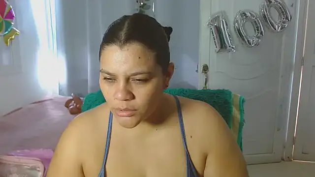 Snapshot of Selenna01 chatting on 09/22/25, 01:13 Selenna01 online show from 09/22/25, 01:13