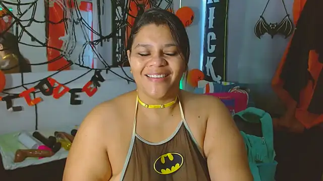Snapshot of Selenna01 chatting on 10/17/25, 01:25 Selenna01 online show from 10/17/25, 01:25